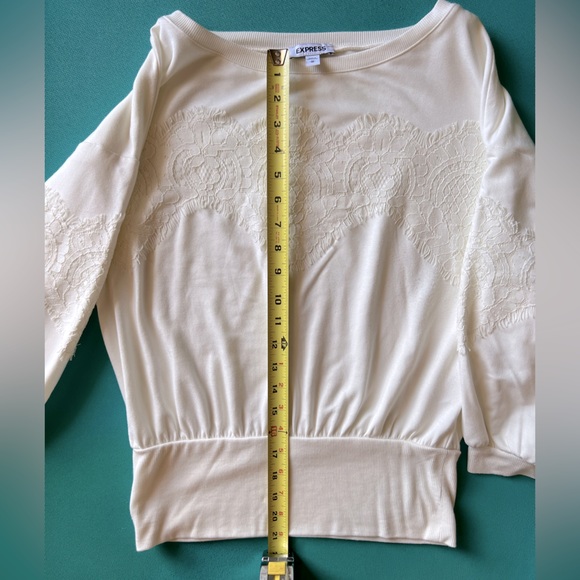 EUC Women’s Express embroidered mid-sleeve light cream top size medium - Picture 7 of 12